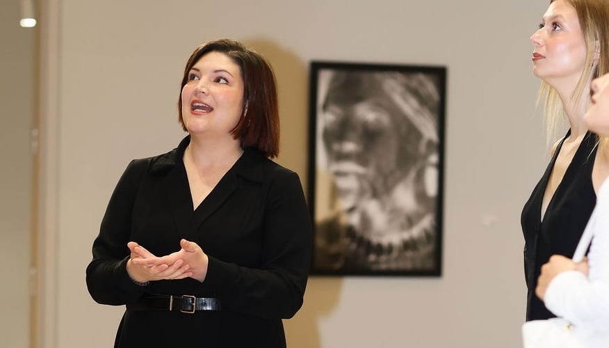 Art gallery Anna McKeon discusses artworks with patrons at the Untitled Nashville hotel